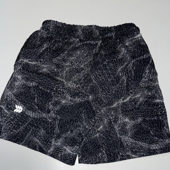 2 pairs Boys swim trunks size 4/5 - Picture 7 of 8